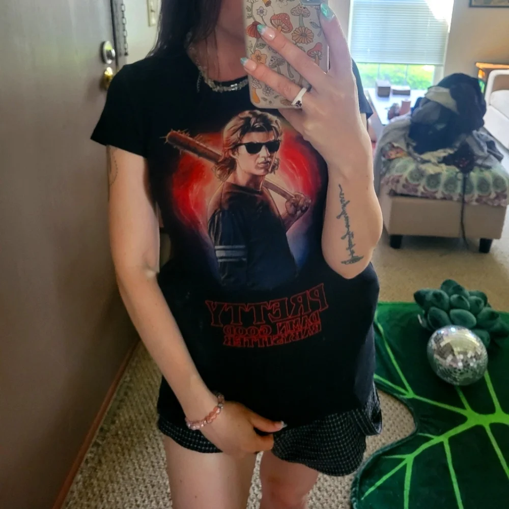 Stranger Things T-Shirt - Picture 8 of 8